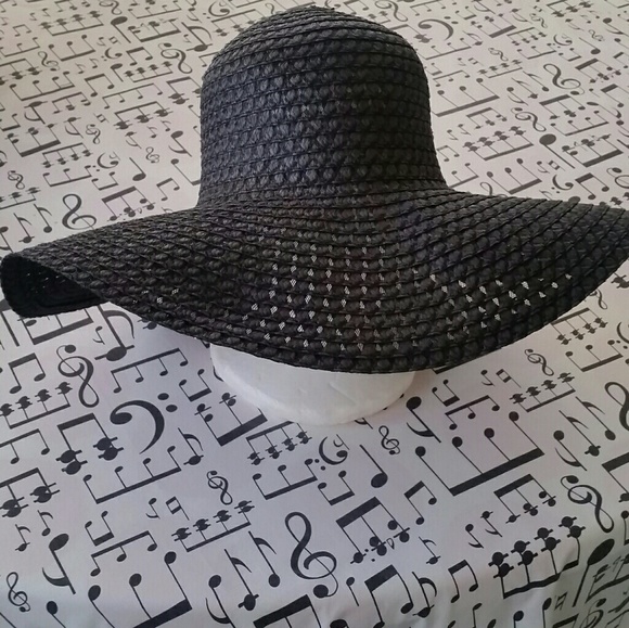 Accessories - Black Straw Floppy Hat